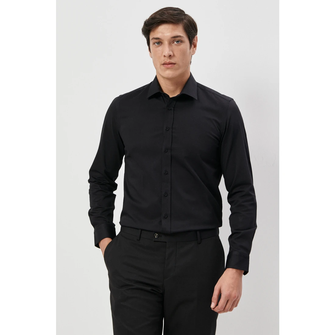 Erkek Siyah Slim Fit Dar Kesim Klasik Yaka Saten Gömlek